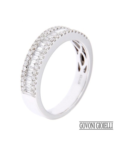 WHITE GOLD RING WITH 2 BRIGHT ROWS 1 BAGUETTE